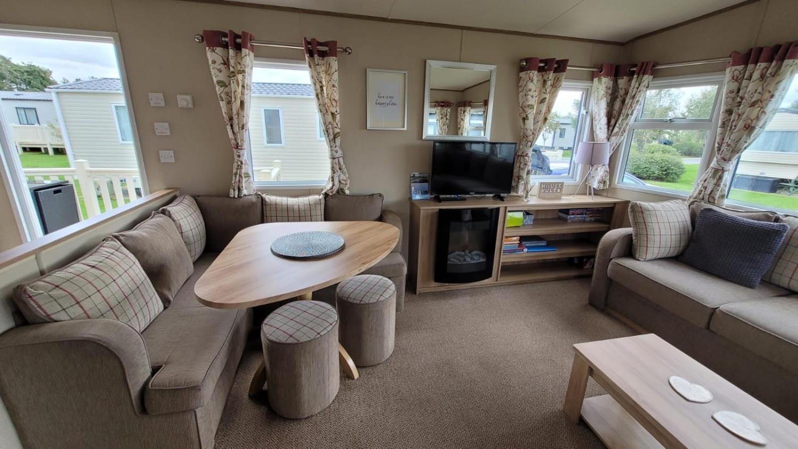 Tattershall Lakes Kingfisher Caravan 8 Berth With Hot Tub & Wifi Экстерьер фото