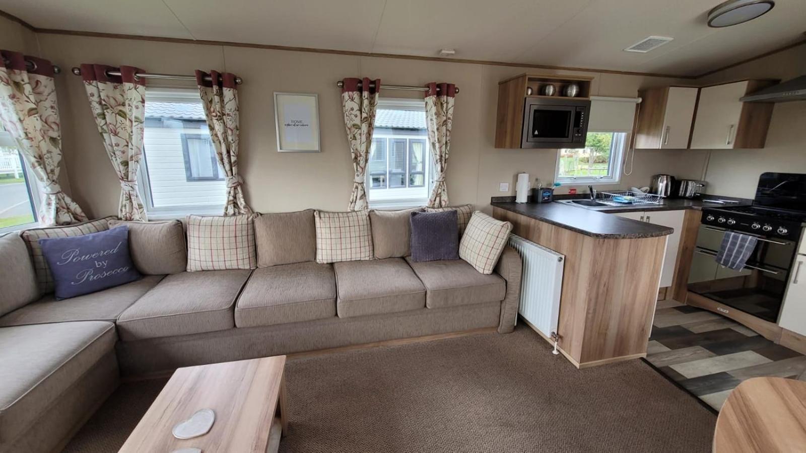 Tattershall Lakes Kingfisher Caravan 8 Berth With Hot Tub & Wifi Экстерьер фото