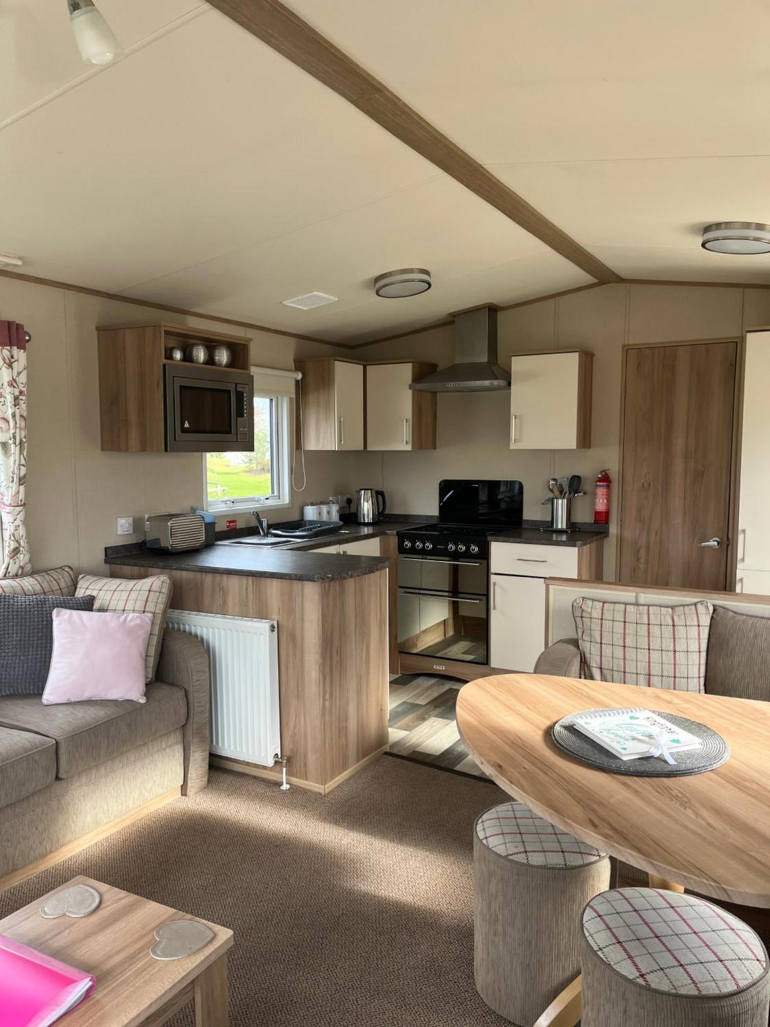 Tattershall Lakes Kingfisher Caravan 8 Berth With Hot Tub & Wifi Экстерьер фото