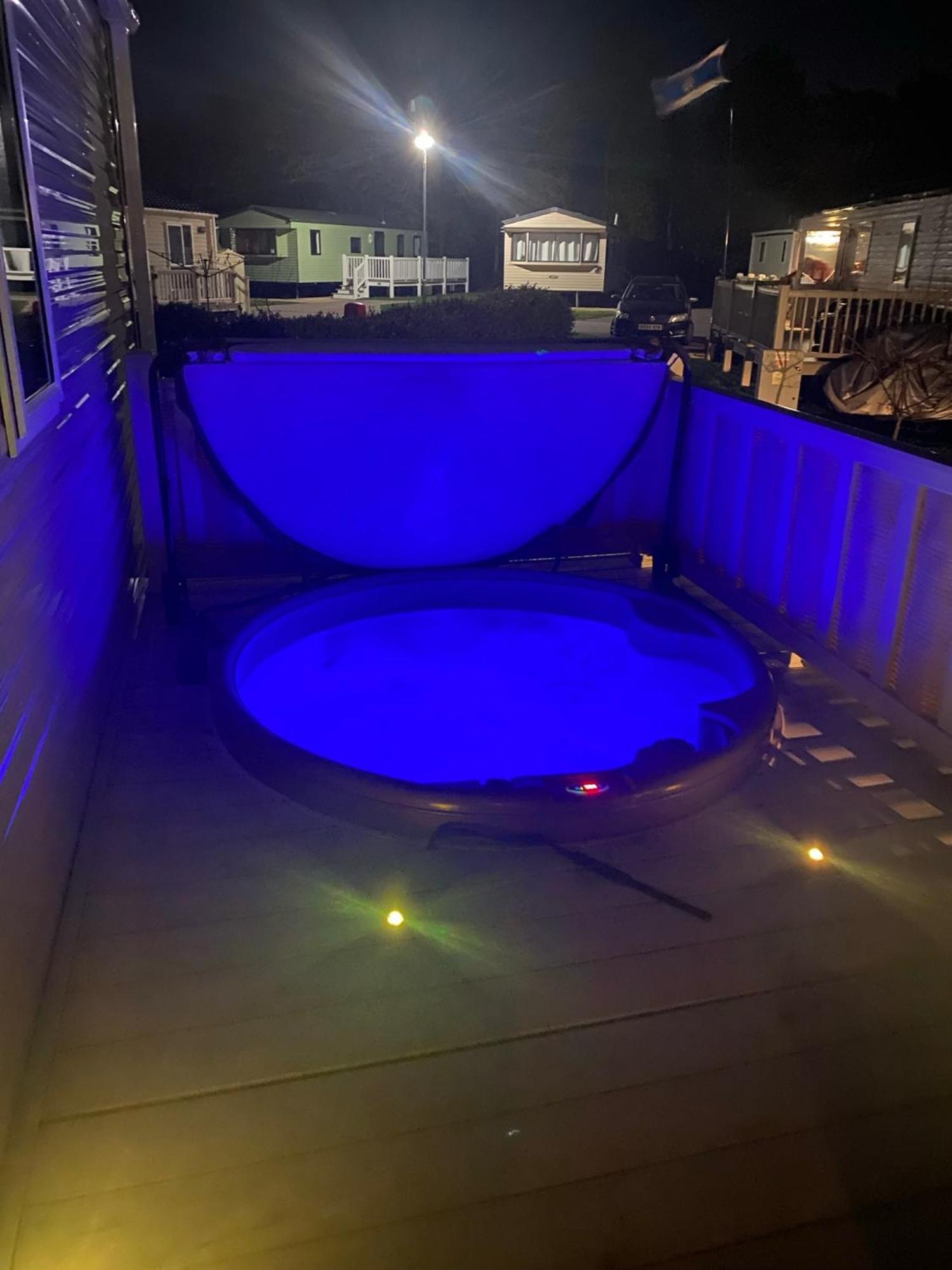Tattershall Lakes Kingfisher Caravan 8 Berth With Hot Tub & Wifi Экстерьер фото