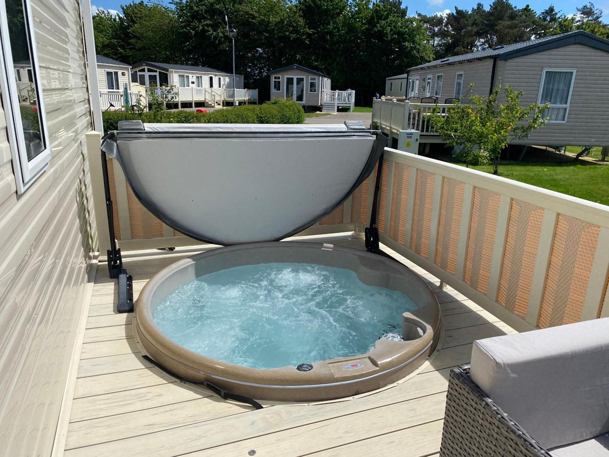 Tattershall Lakes Kingfisher Caravan 8 Berth With Hot Tub & Wifi Экстерьер фото